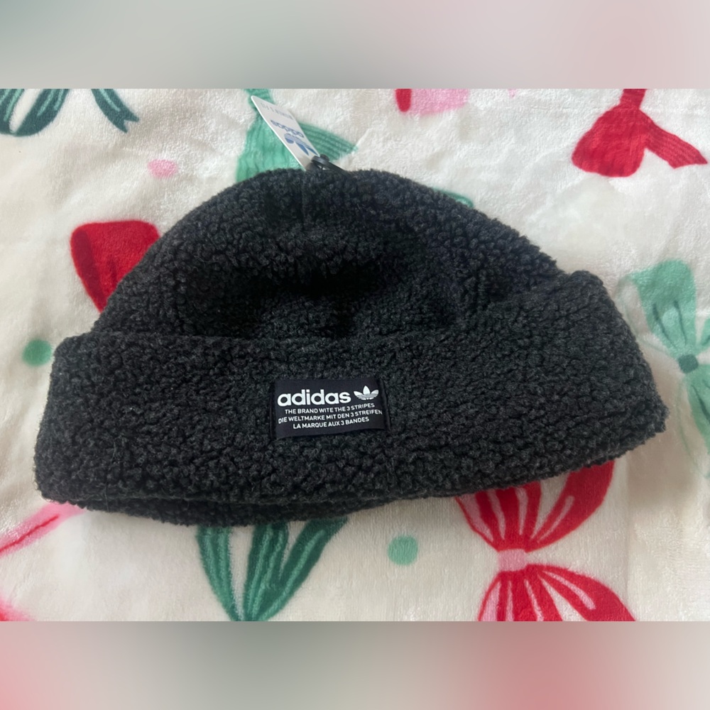 NWT women’s adidas nova Sherpa beanie-one size